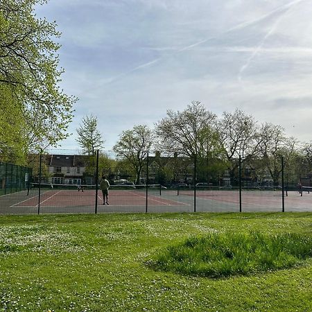 Cosy 2 Bedroom Flat In East Ham, Close To Excel 런던 외부 사진