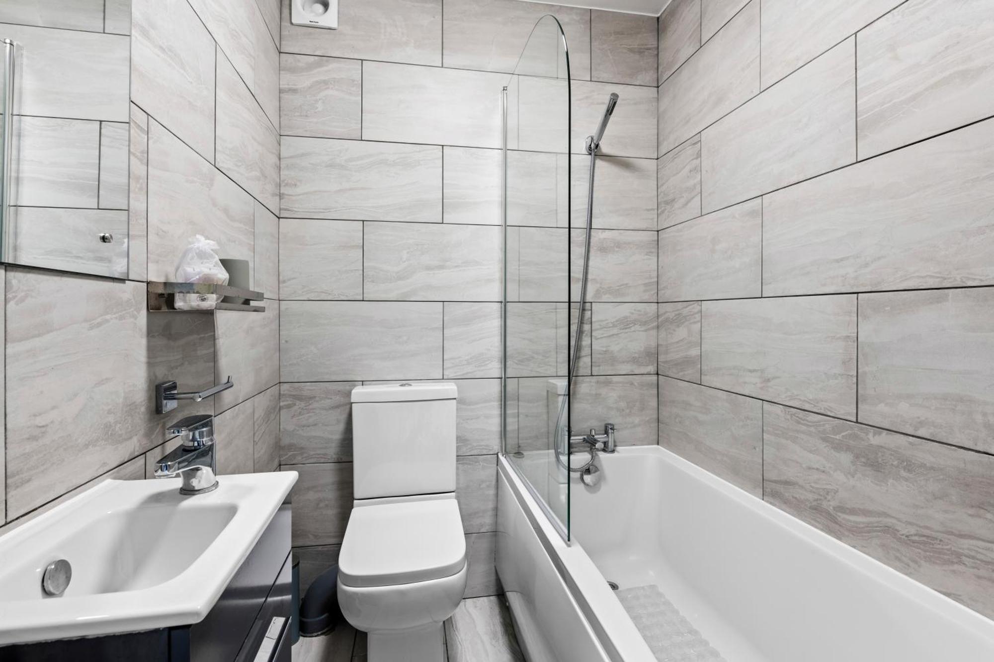 Cosy 2 Bedroom Flat In East Ham, Close To Excel 런던 외부 사진