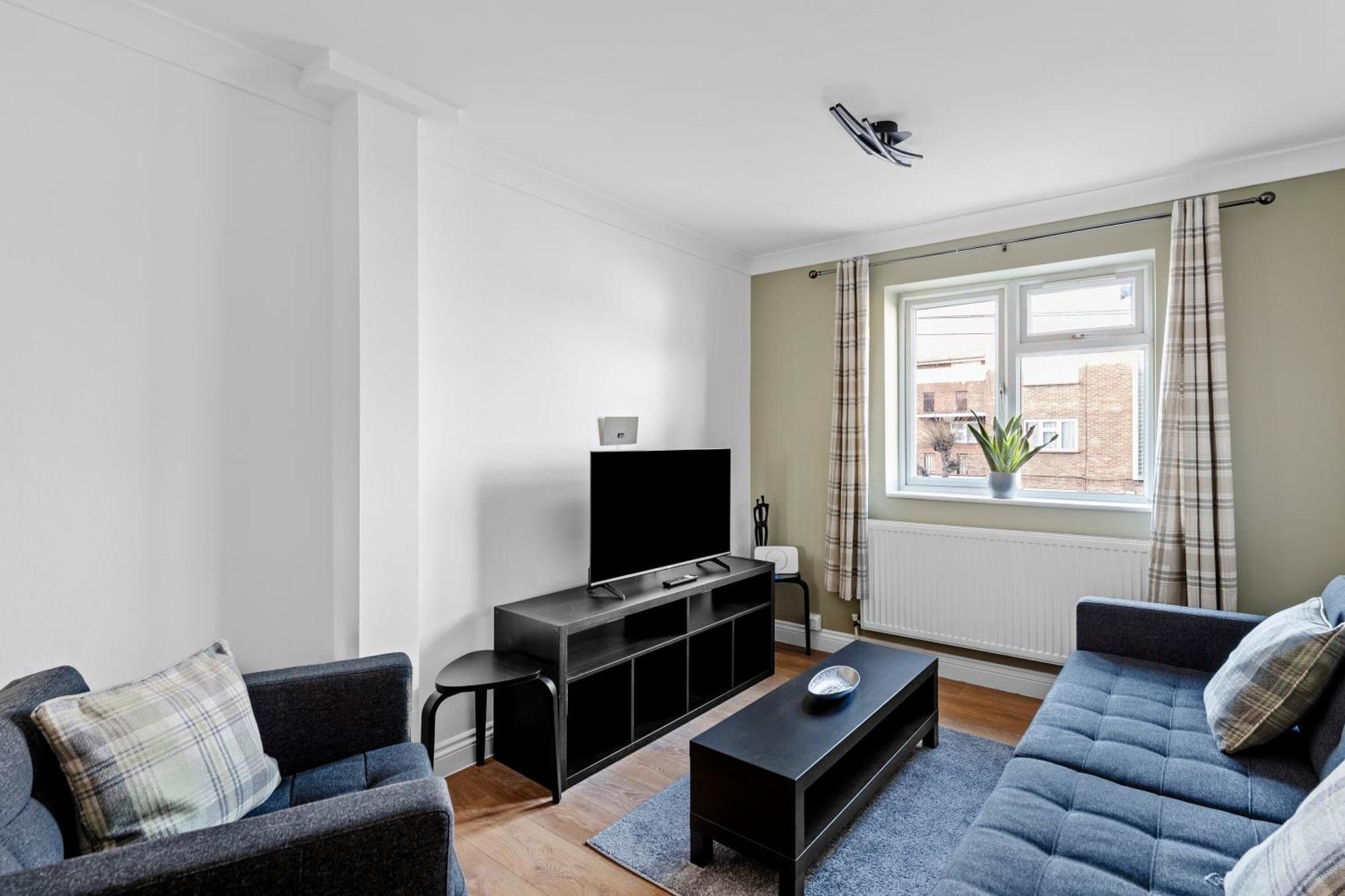 Cosy 2 Bedroom Flat In East Ham, Close To Excel 런던 외부 사진